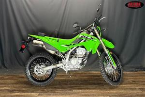 Moto tout-terrain Kawasaki KLX250 249cc, légère, performances sur route et hors route, neuve en stock, à vendre - Product Image 2