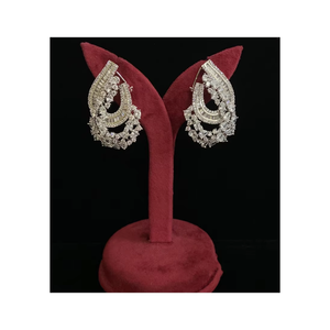 Boucles d'oreilles en pierre de Moissanite de qualité élevée Style classique pour un anniversaire de fiançailles de fête de mariage de luxe-un choix luxueux! - Product Image 5