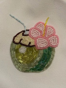 Llaveros y adornos para bolsos de flores con cuentas hechos a mano - Product Image 4