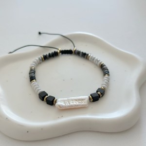 สร้อยข้อมือลูกปัดไข่มุกบาร็อคปรับได้พร้อมโกเมนและหินธรรมชาติโอนิกซ์เครื่องประดับดีไซน์เชือกสแตนเลส - Product Image 4