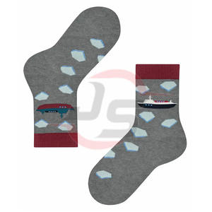Chaussettes de sport décontractées en coton pour hommes, conçues sur mesure avec caractéristique antibactérienne, fabriquées en usine. - Product Image 4
