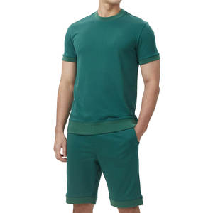 Conjunto informal de camiseta y pantalones cortos para hombre al por mayor, logotipo personalizado, bordado de alto rendimiento, temporada de verano - Product Image 1