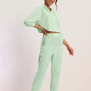 Design personnalisé de haute qualité best-seller pour femmes crop top survêtement coupe ajustée pour femmes crop top survêtement fabriqué en meilleure qualité - Product Image 3