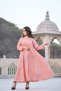 เดรสยาวผ้าฝ้ายพิมพ์ลายดอกไม้ผ้าบล๊อกมือสำหรับฤดูร้อนเดรสลำลองสีชมพูเป็นมิตรกับสิ่งแวดล้อมทำด้วยมือ - Product Image 3