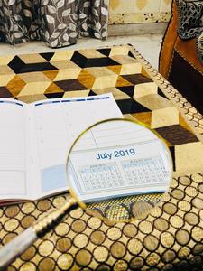 Lupa Vintage de 4'' con Mango de Latón Macizo y Nácar - Product Image 5