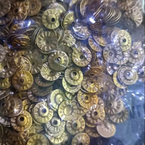 Paillettes en PVC rondes de 5mm d'approvisionnement en vrac pour vêtements pour fabricants et distributeurs d'artisanat - Product Image 1