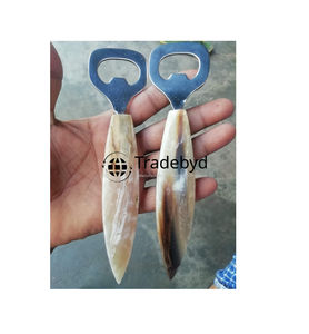 Ouvre-bouteille en corne rustique conçu pour les amateurs de bière et de vin par Tradebyd - Product Image 2