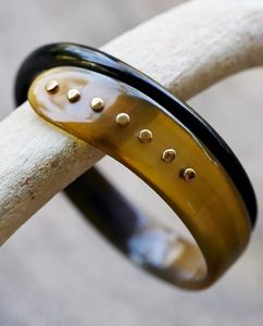 ACCESORIOS Puños, brazaletes y pulseras de cuerno de búfalo natural hechos de cuerno de búfalo real, disponibles en una variedad de - Product Image 2