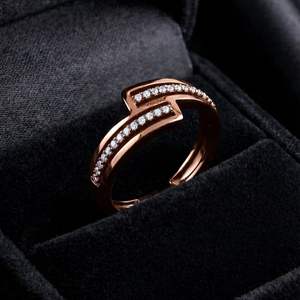 Anillo Vintage con Diamante y Piedras Preciosas en Oro Rosa para Compromiso, Boda y Aniversario - Product Image 1