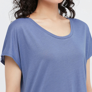 Camiseta de algodón suave básica con cuello redondo para mujer, camiseta informal en blanco de algodón 100 por ciento, camiseta en blanco de moda para exteriores con logotipo personalizado, ropa de uso diario - Product Image 3