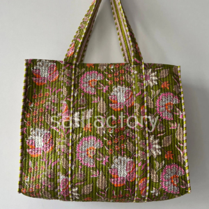 กระเป๋าผ้าคอตตอนทำมือสำหรับผู้หญิงสีเขียวลายดอกไม้สีชมพูมีซิปปิดสะดวกซื้อของชำ - Product Image 1