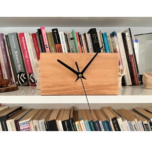 Horloge murale en bois faite à la main, bois naturel, décoration pour la maison et le bureau - Product Image 1