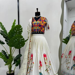 Rayón Impresión digital Chine Stich Work Espejo real Trabajo Kodi Encaje con hilo con Secuencia Encaje Lehenga & Choli con Dupatta - Product Image 1