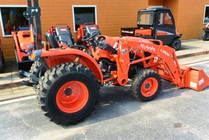 Tractor Kubota 4x4 Usado de 35HP, Mini Tractor Compacto Utilitario en Venta - Product Image 3