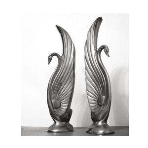 Sculpture moderne en fonte d'aluminium exprimant un mouvement élégant, une forme réfléchie et l'esprit de l'innovation artistique - Product Image 5