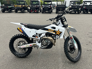 Oferta de Subasta: Motocicletas Nuevas FC 450 Rockstar Edition 2024 de Origen Estadounidense, Potencia de 1001-2000W, en Venta con Depósito - Product Image 3