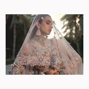 Robe de mariée pakistanaise de haute qualité pour femmes Salwar Kameez en soie de haute qualité pour les mariages - Product Image 1