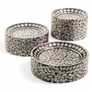 Base para Pastel Hecha a Mano con Madreperla, Artesanía de Concha para Mesa de Postres, de Vietnam - Product Image 1