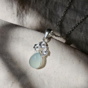 Aqua Calcedony Pendentif en argent sterling 925 fait à la main Bijoux en pierres précieuses Cadeau élégant pour femmes et hommes - Product Image 3