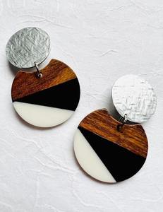 ต่างหูอะคริลิคเรซิ่นแฟชั่นสำหรับผู้หญิง งานแฮนด์เมดประดับดอกไม้แห้ง เครื่องประดับแฮดิคราฟท์ คัดสรรอย่างดี สีและขนาดตามสั่ง ราคาดีที่สุด - Product Image 1