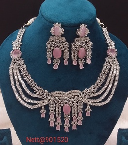 Hermoso conjunto de joyas de diamantes americanos para mujer, collar llamativo con pendientes, perfecto para festivales y celebraciones - Product Image 6