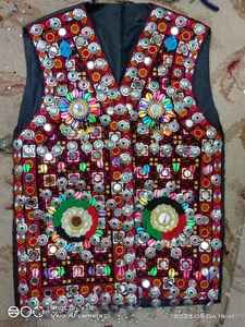 Gilet afghan sans manches et respirant à col en V 220g pour homme avec broderie complète pour l'hiver - Product Image 3