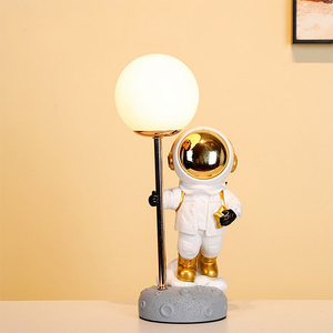 Lámpara de Mesa LED Creativa con Diseño de Astronauta, Escultura <span class=keywords><strong>Lunar</strong></span> de Resina para Habitación Infantil, Luz de Escritorio de Dibujos Animados para Bebés, Decoración Artística - Product Image 2