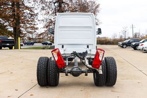 PRÊT À ROULER - VÉHICULE D'OCCASION CONDUITE À GAUCHE - 110 MILES 2019 MERCEDES-BENZ SPRINTER 4500 DUALLY 4×4 CHASSIS CABINE - Product Image 4