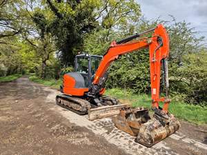 Excavadora Mini de Orugas Kx057-4 de 5.5 Toneladas Usada en Buenas Condiciones con Motor Original de 23kw de Potencia Ahora Disponible en Stock al por Mayor - Product Image 3