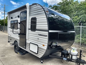 รถบ้านขนาดเล็ก 4x4 รุ่นใหม่ สำหรับ 4 คน  แบบออฟโรด  ตัวถังไฟเบอร์กลาส พร้อมห้องอาบน้ำ ห้องสุขา สำหรับการผจญภัยกลางแจ้งสุดหรู - Product Image 1