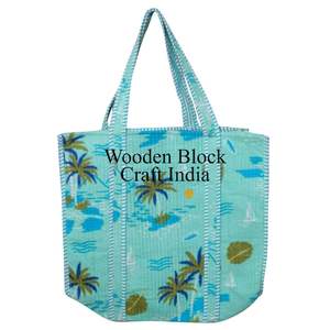 Sac fourre-tout en coton imprimé à la main pour femmes, sac fourre-tout écologique matelassé indien, accessoires de vacances - Product Image 1