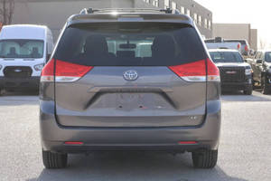 Toyota Sienna LE 2014 Usada en Buen Estado, 7 Pasajeros, Asiento con Acceso Automático - Product Image 6