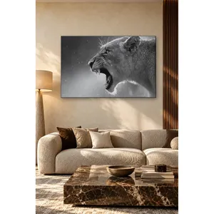 Impression sur toile de la lionne rugissante Fida en gros plan sur fond gris - Product Image 5