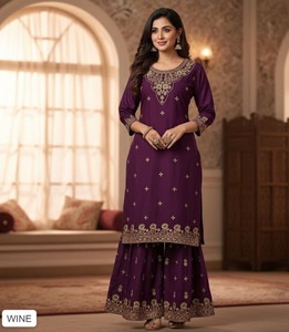 Ensemble Sharara haut de gamme très demandé, en rayonne 14 kg avec un magnifique imprimé métallisé, costume Sharara pakistanais, disponible à un prix raisonnable - Product Image 3