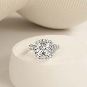 Bague de fiançailles Jeulia Halo en argent sterling avec sertissage griffes et coupe coussin - Product Image 4
