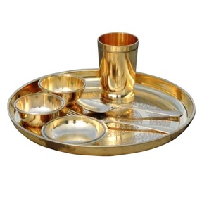Ensemble Thali en laiton Fabricant indien Design fait à la main Ensemble de table en laiton pour hôtel de mariage Vente en gros. - Product Image 2