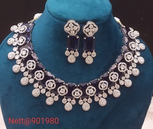 Conjunto de joyas radiantes con diamantes americanos para mujer, collar elegante con pendientes, joyería perfecta para elevar cualquier atuendo elegante - Product Image 3