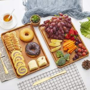 Plateau en bois polyvalent pour des présentations élégantes à la maison et une meilleure circulation en cuisine - Product Image 1