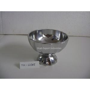 Cuenco decorativo de mesa de forma redonda para servir alimentos con Base plateada para el hogar y el restaurante - Product Image 1