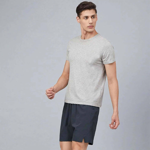 Chándal con capucha para hombre, moderno y funcional, perfecto para correr, gimnasio y salidas informales - Product Image 4