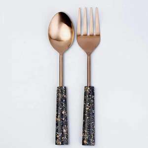 Ensemble de couverts à salade en argenterie de style élégant avec poignée en marbre Ensemble de cuillères à salade en acier inoxydable poli brillant Ustensiles de cuisine Couverts - Product Image 5