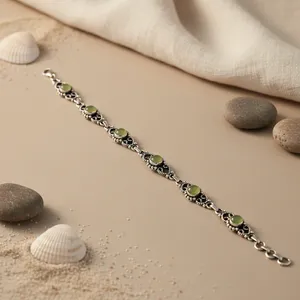 Pulsera de Plata Tibetana Vintage para Mujer con Cuentas, Cristal Verde y Diamantes de Imitación, Diseño Floral, Estilo Sencillo, Bañada en Plata - Product Image 3