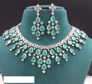 Precioso conjunto de joyas de collar y pendientes AD para mujer, perfecto para ropa de novia, bodas, fiestas y celebraciones festivas - Product Image 1