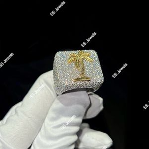 Bague Champion Hip Hop Personnalisée pour Homme en Argent Fin 925 avec Moissanite VVS Sertie à Griffes, Design Unique Effet Glacé, Cadeau de Fête - Product Image 1