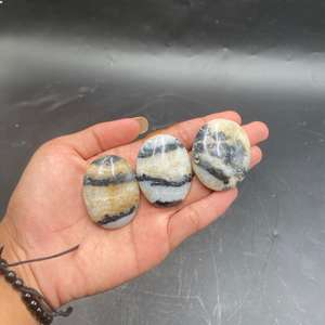 หินปาล์มแจสเปอร์ลายม้าลายธรรมชาติ ขัดเงา สำหรับบำบัดรักษา พร้อมลวดลายสีดำและสีขาว ขนาด 35 x 45 x 15 ซม. - Product Image 1