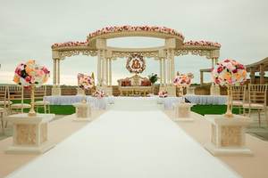 Decoración de Mandap de Tres Pilares para Bodas Indias, Decoración de Mandap Maharani para Bodas Gujarati, Gran Mandap Indio para Interiores, Canadá - Product Image 3