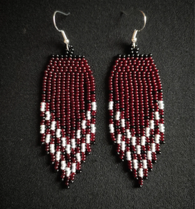 Pendientes de borla con flecos y cuentas pequeñas de color burdeos, estilo bohemio y gipsy, de moda y estéticos. - Product Image 3