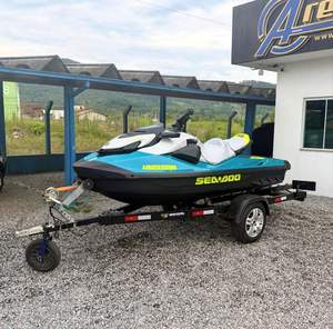 Jet ski Yamaha WaveRunner 4 temps, bateau de sport nautique de qualité supérieure. - Product Image 3