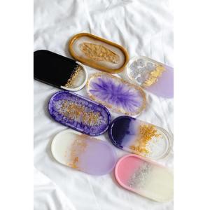 Plateau en résine fait main durable, best-seller, pour servir de la nourriture ou des boissons, des bijoux ou de la décoration intérieure, disponible à la vente - Product Image 1