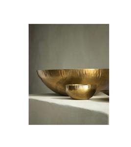 Cuenco de latón indio hecho a mano con tallas detalladas y borde ancho perfecto para uso espiritual o Exhibición cultural - Product Image 2